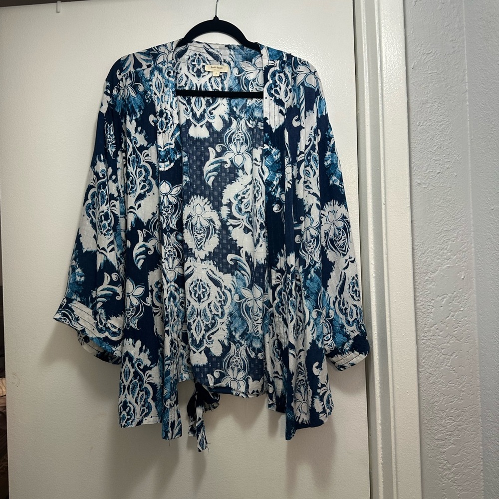Floral Blue and White Women's Kimono